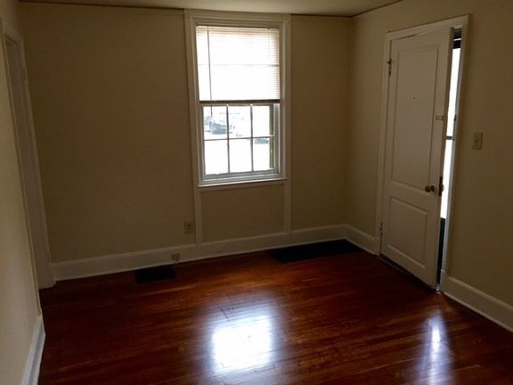 3rd image of 6711 Murray Ave