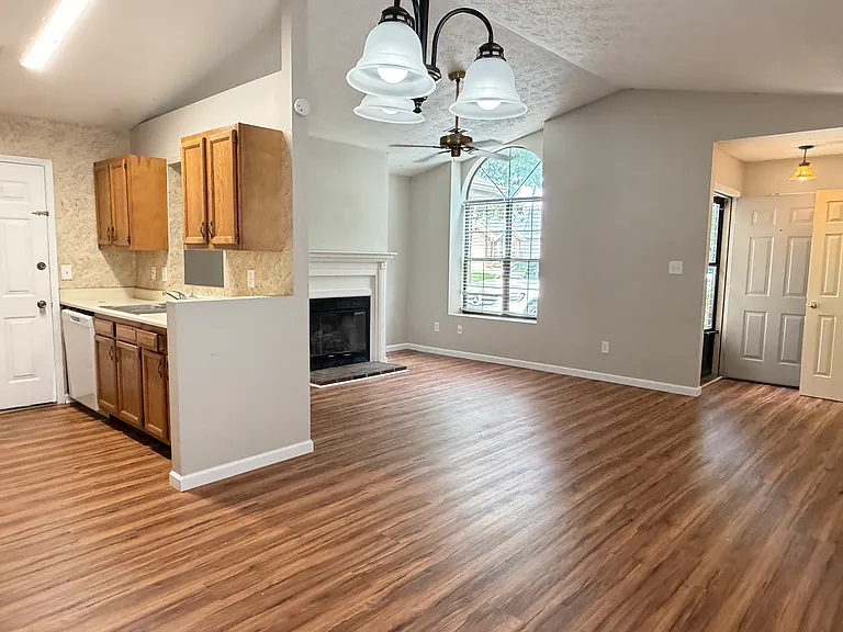 276 Pleasant Pointe Dr — Photo 6
