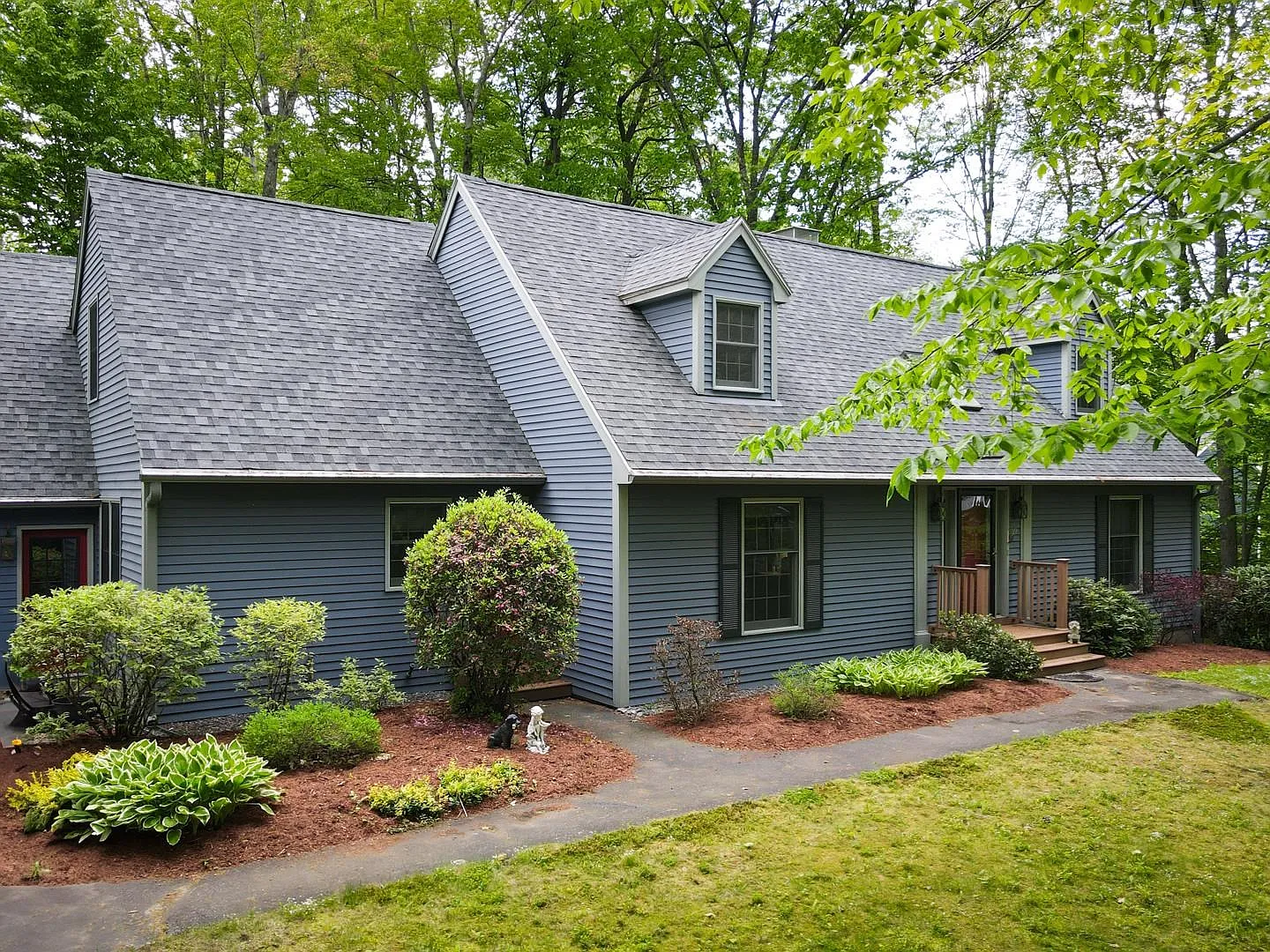 5 bed, 4.5 bath, 3600 sqft, $2,100 — Photo 2