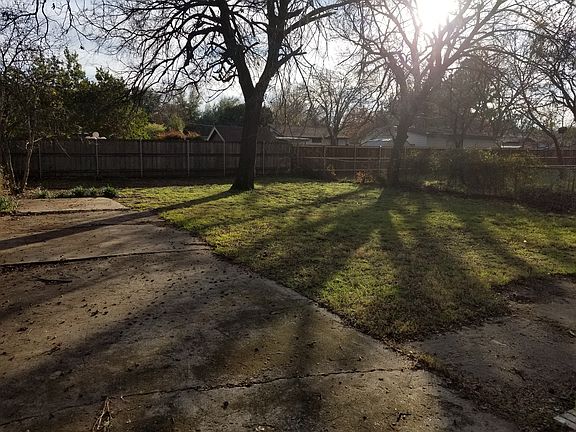 4th image of 212 Edwards
