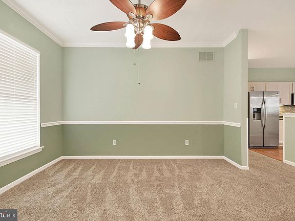 4th image of 252 Berwick Ln