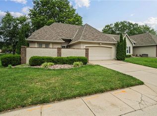 622 NE Pinehurst St, Lees Summit, MO 64064
