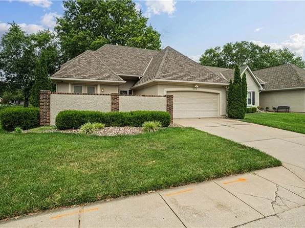 622 NE Pinehurst St, Lees Summit, MO 64064