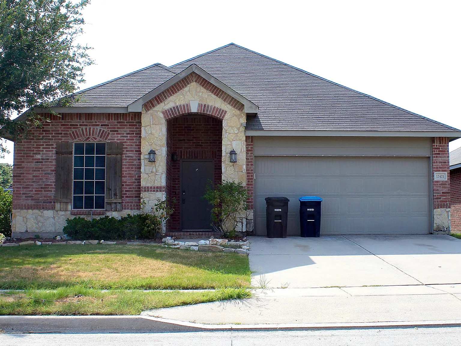 4 bed, 2100 sqft, $2,200 — Photo 1