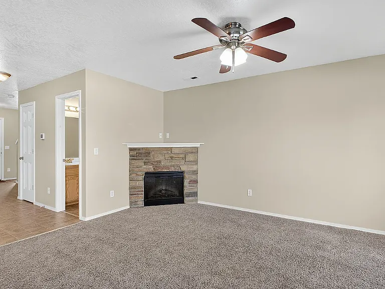 694 N Hydra Pl #A — Photo 3