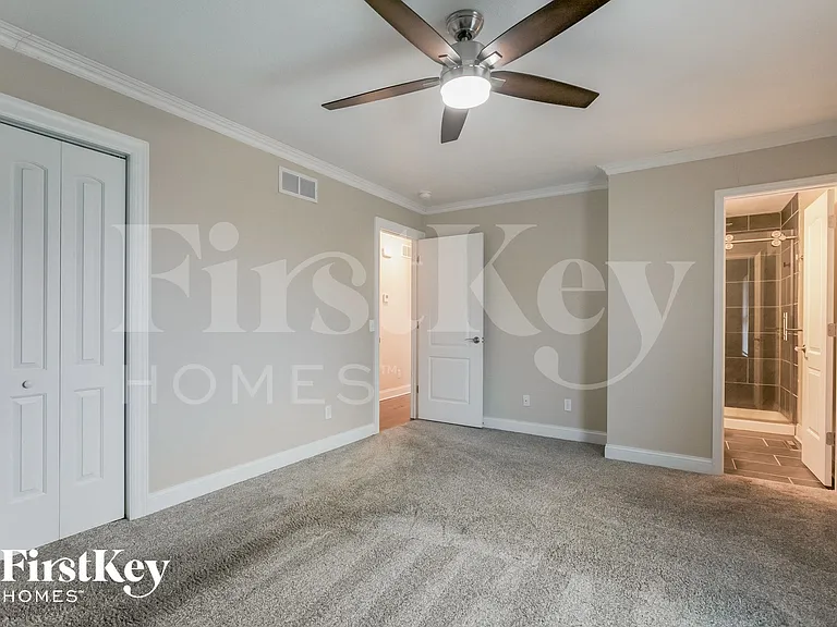 810 York Dr — Photo 9
