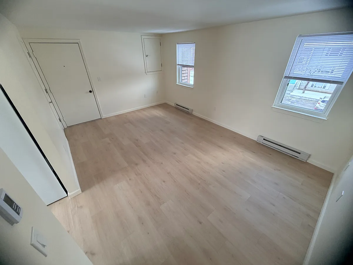 Building Photo - 4 Penwood Dr #7