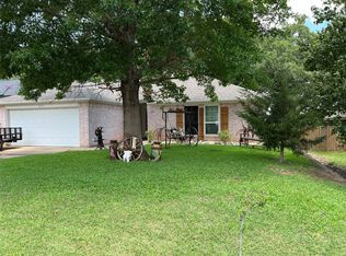 625 Oak View Ct, Azle, TX 76020