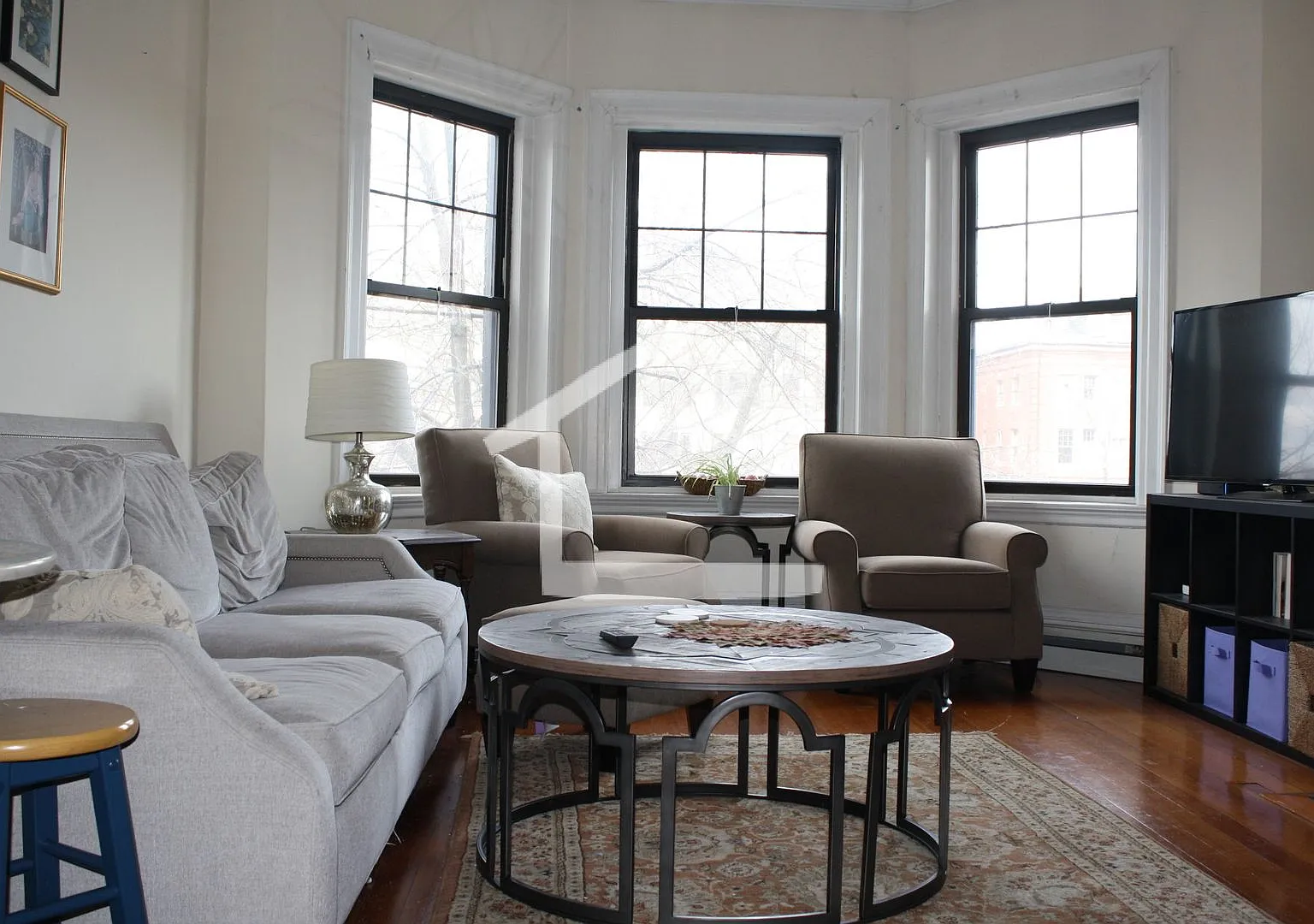 Washington Sq. Location. 3 Full Bathrooms, Porch, Central Heat/AC — Photo 3
