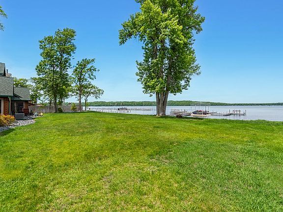 3rd image of 10442 Gull Point Rd