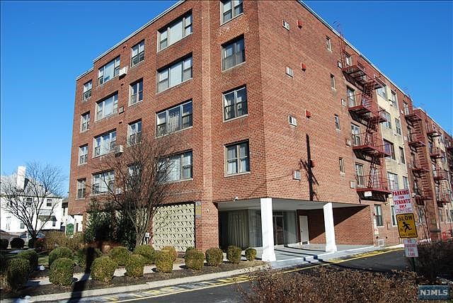 1st image of 275 Hoym St APT 5J