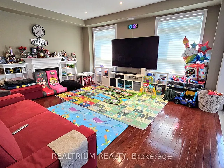 63 Westminster Cir — Photo 8