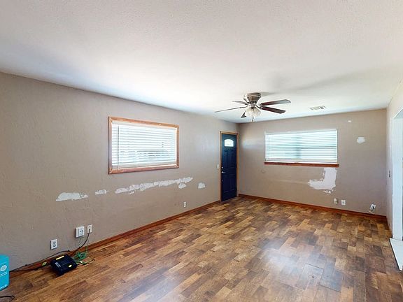 3rd image of 920 21st St