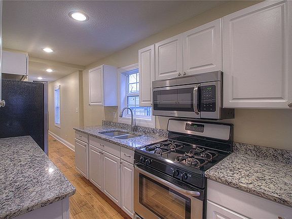 4th image of 457 Insurance St