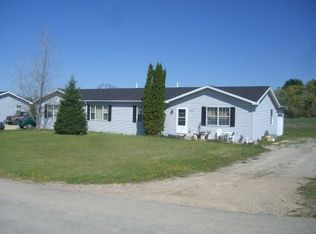 E1596 Raymond Dr, Waupaca, WI 54981