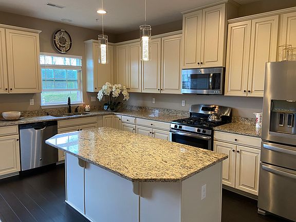 Beautiful granite counter-tops!