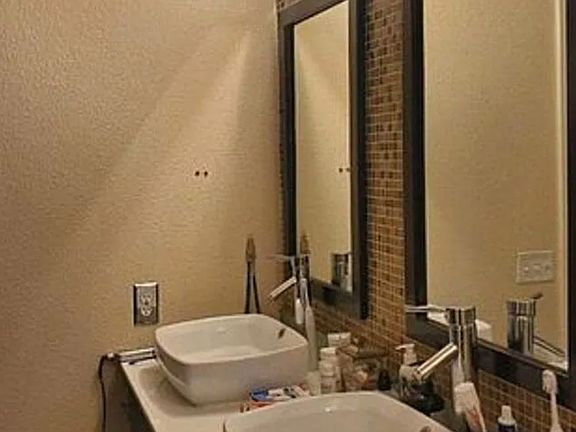 4th image of 1747 N Pearl St APT 301