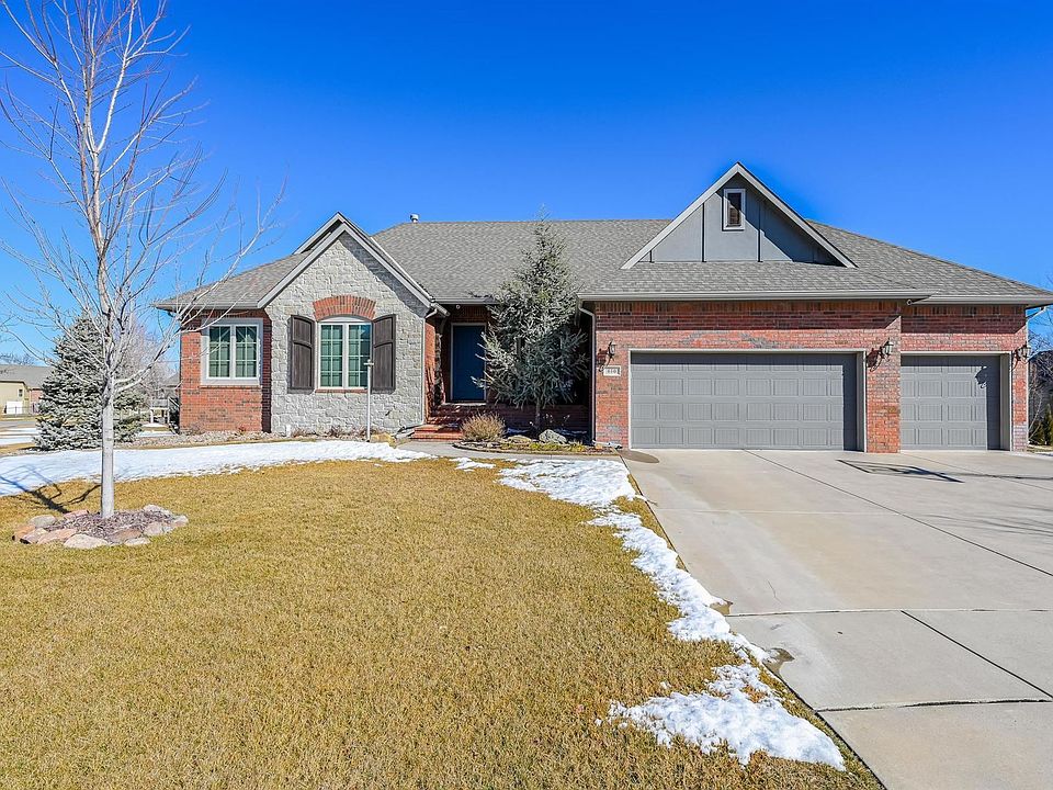 1st image of 610 N Lakecrest Cir