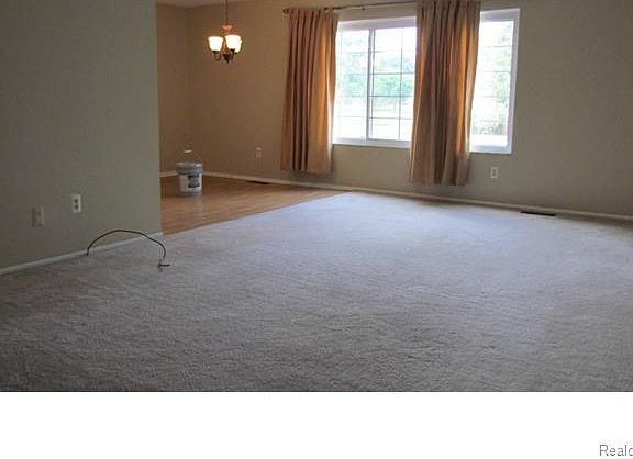 3rd image of 684 E Fox Hills Dr Floor 1