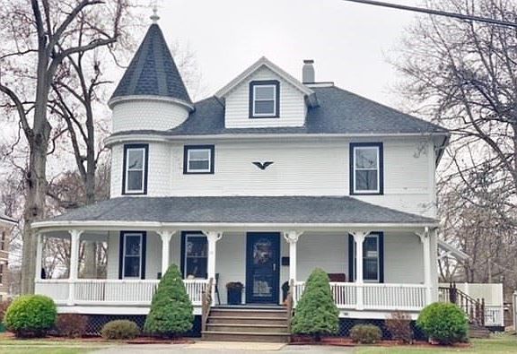 2nd image of 38 Winsor St