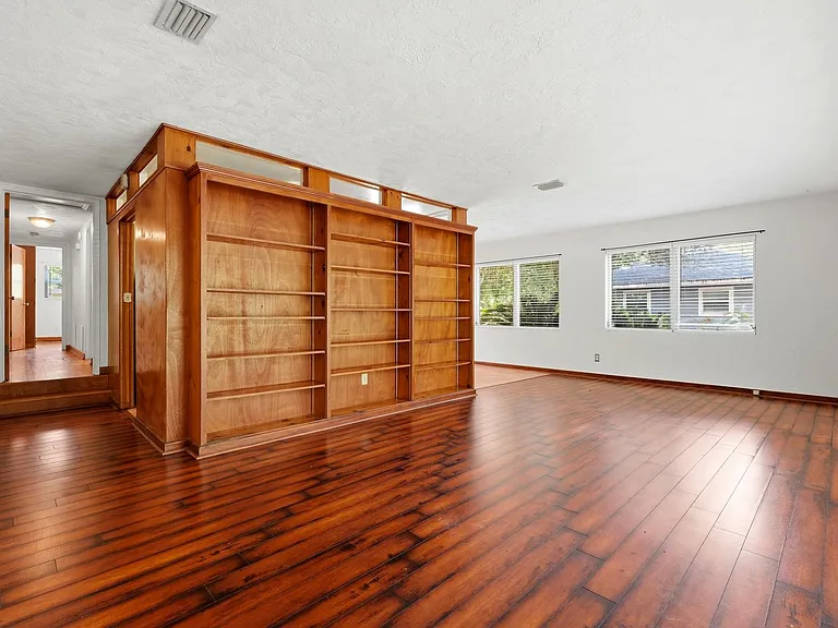1038 NE 21st Ave — Photo 7