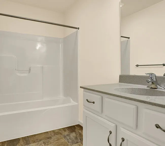 81 Simon Ct — Photo 29