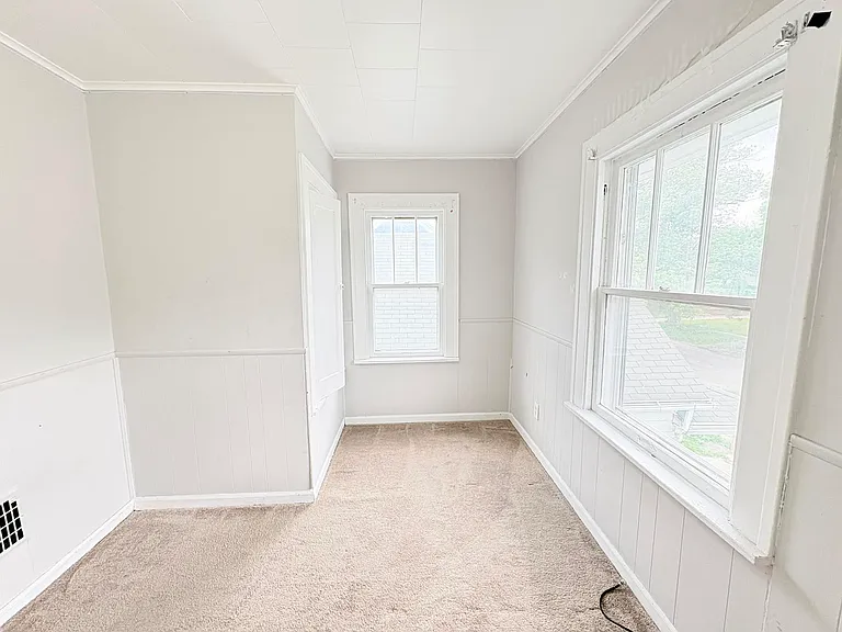 1019 Booth Ave — Photo 9