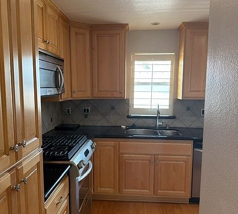 5th image of 14647 Dickens St Unit 8