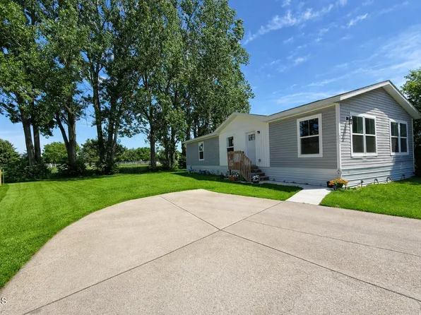 322 Bedford Blvd, Bismarck, ND 58504