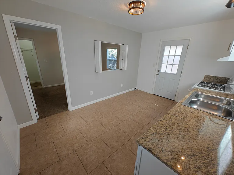 812 Cedar St #102 — Photo 12