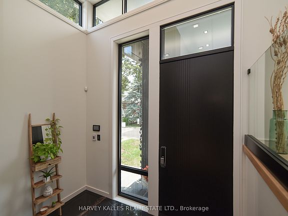 4th image of 110 Mona Dr