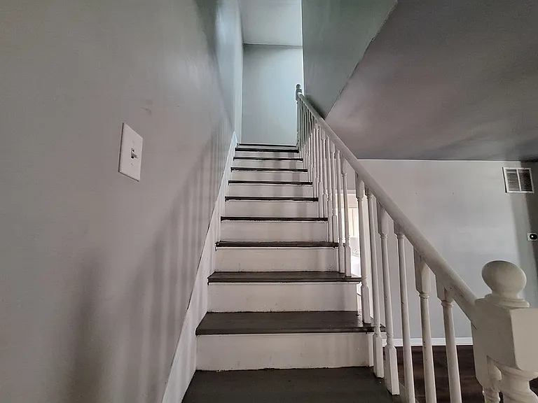 23720 Shakespeare Ave — Photo 18
