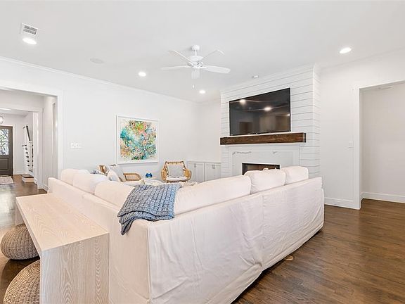 4th image of 3853 Van Ness Ln