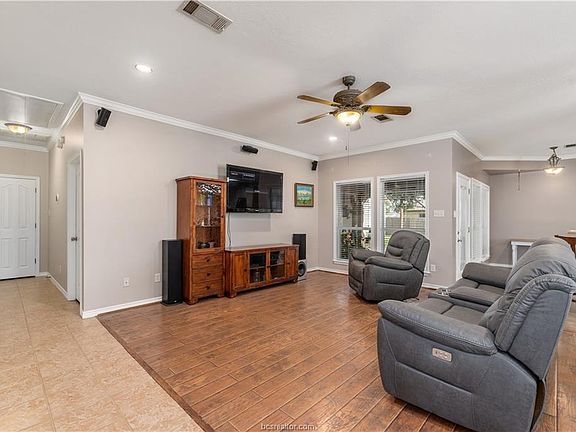 4th image of 709 Woodson Dr