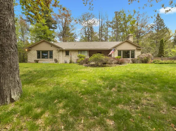 N840 River Dr, Menominee, MI 49858