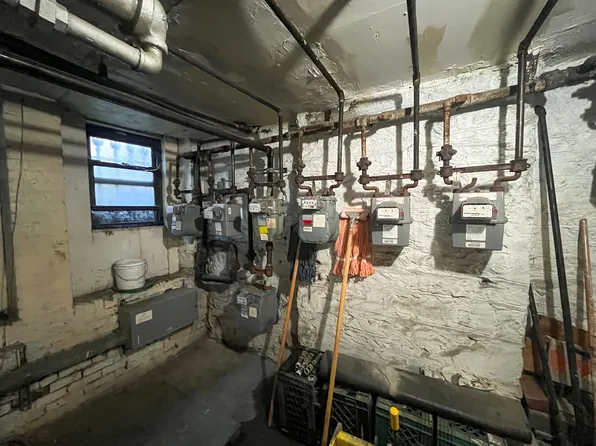 496 Putnam Avenue image 16 of 19