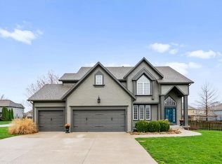 5800 NE Sapphire Cir, Lees Summit, MO 64064