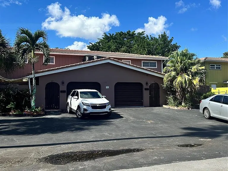 4340 NW 80th Ave — Photo 1