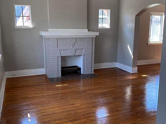 2nd image of 4224 W Buena Vista St