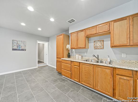 4th image of 515 Overridge Dr