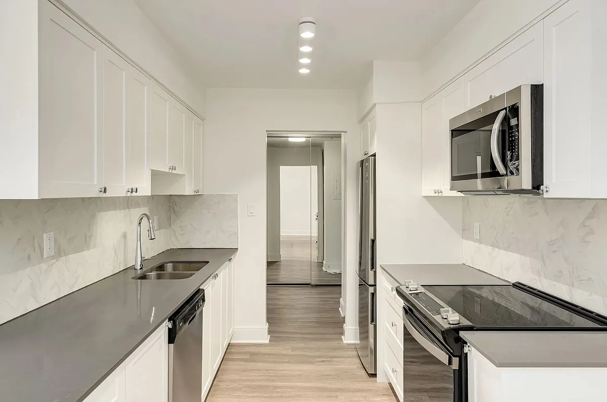 Fraser Tolmie Apartments — Photo 1