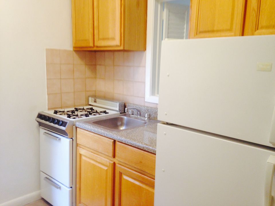 2nd image of 332 E 73rd St APT 5B