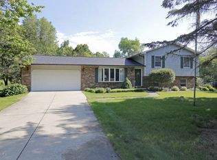 27868 Drape Rd, Lawton, MI 49065