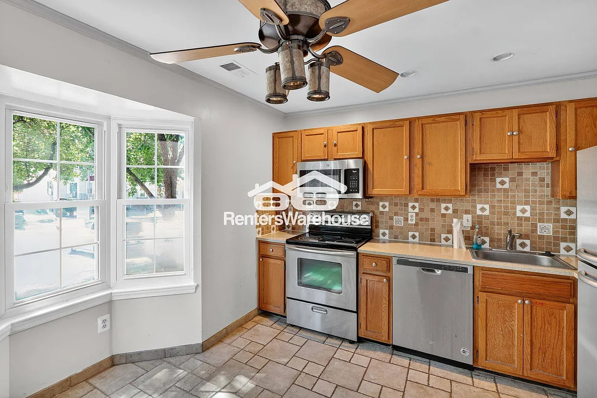 Building Photo - 16329 Taconic Cir