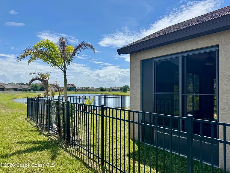 590 Trymore Dr SE — Photo 21
