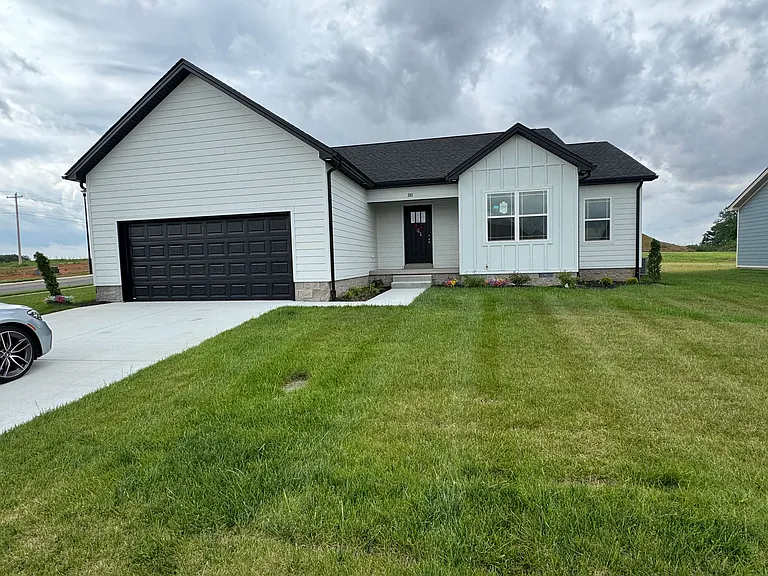 203 Goldenrod St — Photo 2