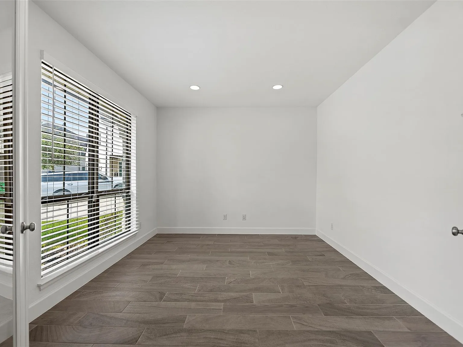5 bed, 4.5 bath, 3766 sqft, $3,900 — Photo 4