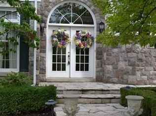 1898 Vinsetta Ct, Rochester, MI 48306