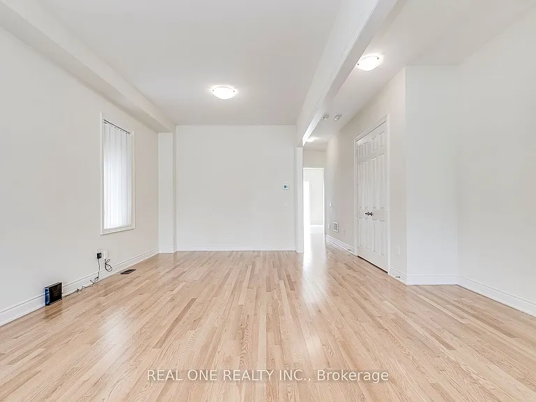 134 Goodwin Cres — Photo 6