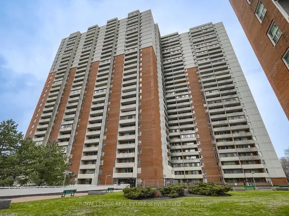 1 Massey Sq #2614, Toronto, ON M4C 5L4